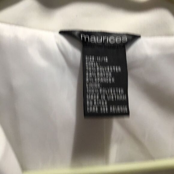 NWOT. Maurice’s Women’s White Blazer Size 11//12. - Picture 4 of 9